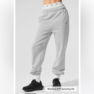 Alo Yoga Accolade Sweatpant Athletic Heather Grey XS